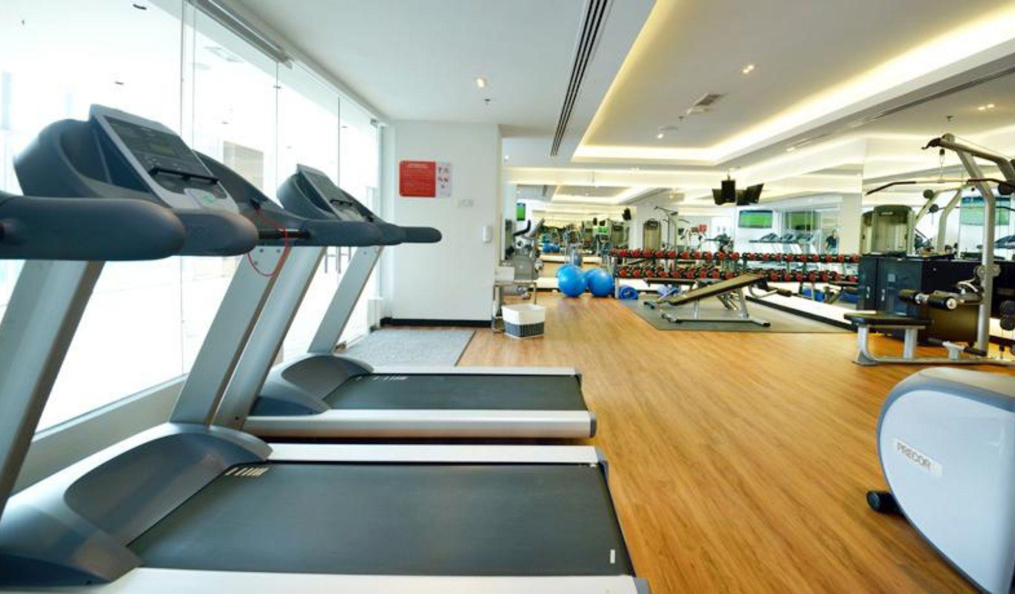 באייאן לפאס Lexis Suites Penang מראה חיצוני תמונה A gym in a hotel