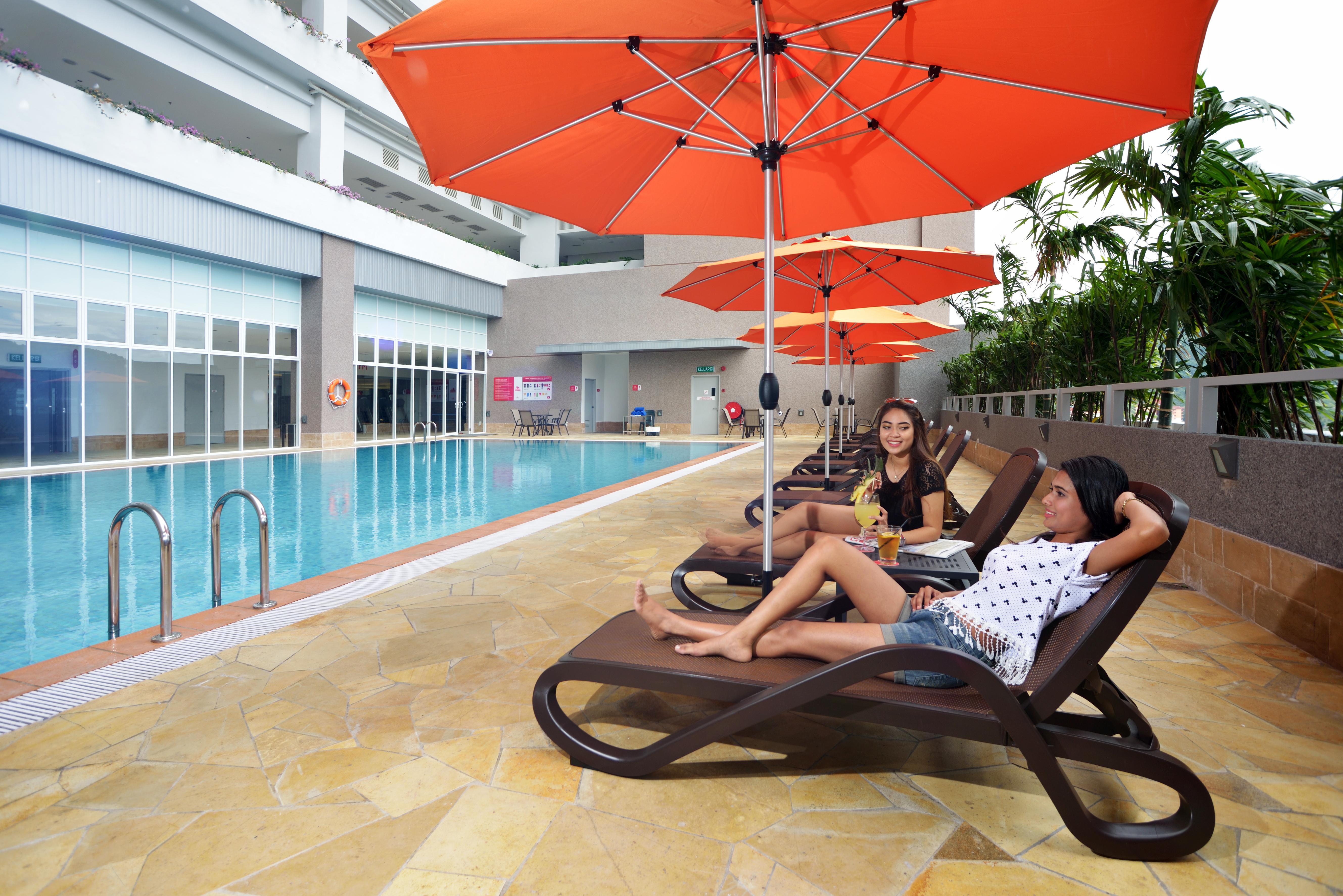 באייאן לפאס Lexis Suites Penang מראה חיצוני תמונה Pool at the hotel
