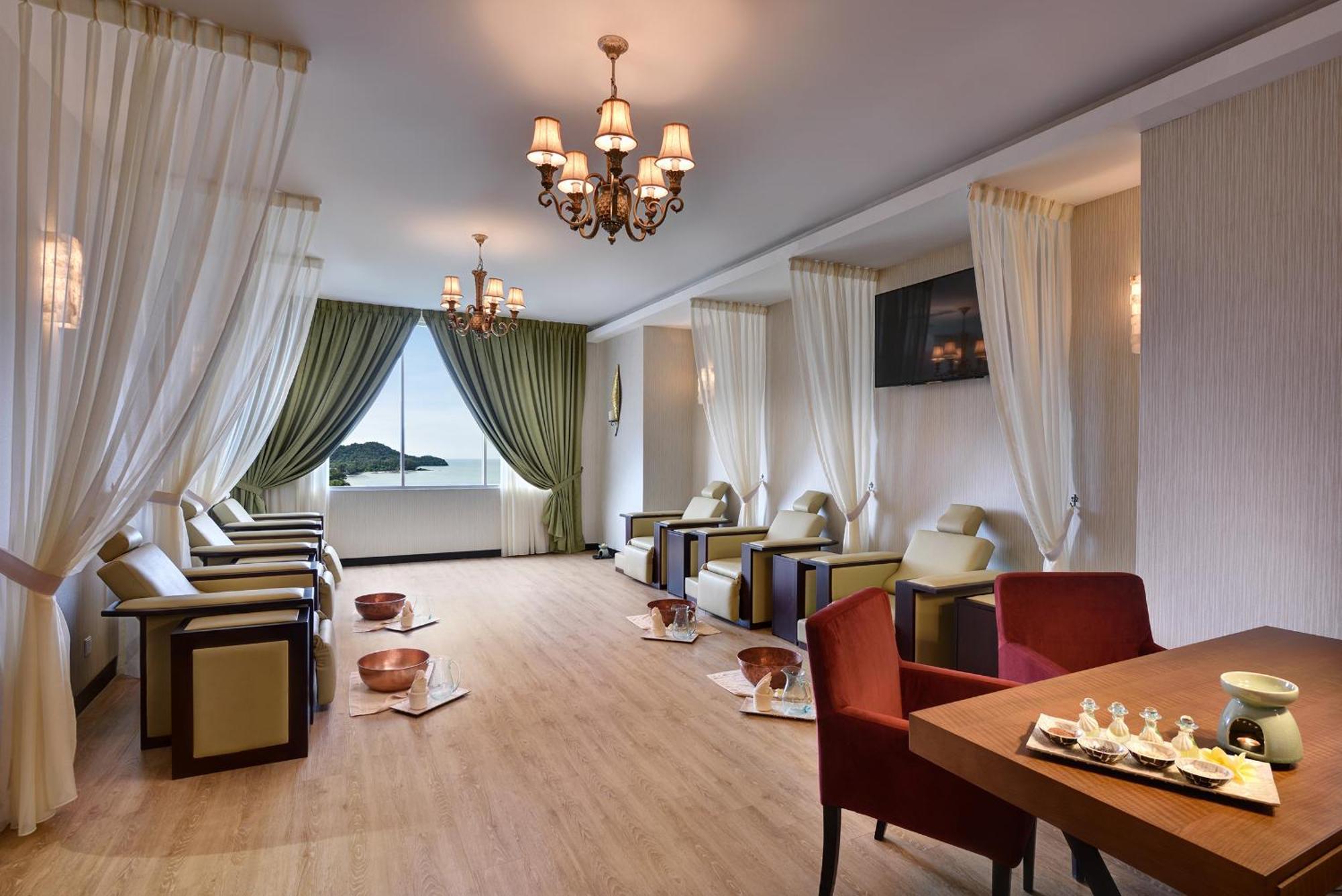 באייאן לפאס Lexis Suites Penang מראה חיצוני תמונה The interior of the lounge