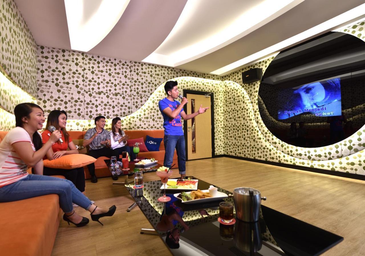 באייאן לפאס Lexis Suites Penang מראה חיצוני תמונה A karaoke box in Shanghai, China