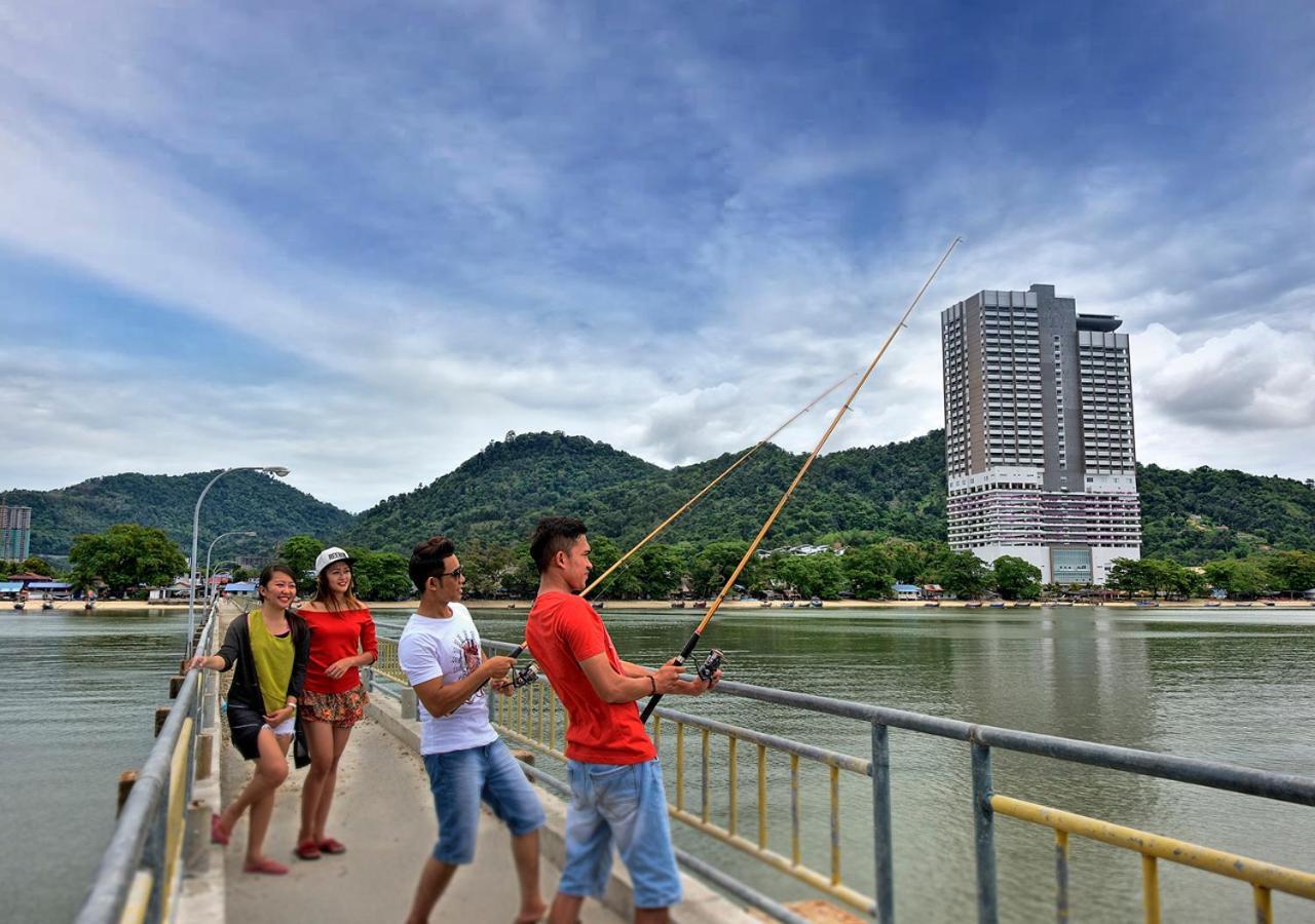 באייאן לפאס Lexis Suites Penang מראה חיצוני תמונה Anglers at the Marina East Pier